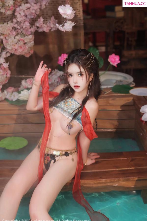   [XiuRen]高清写真图 2024.02.27 No.8146 小薯条nienie 性感美腿第70张图片